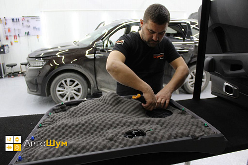 Оклеиваем шумопоглотителем обшивку двери Киа Соренто