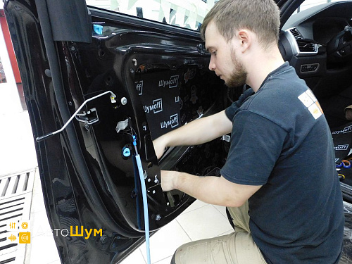 Оклеивание вторым слоем двери БМВ Х5