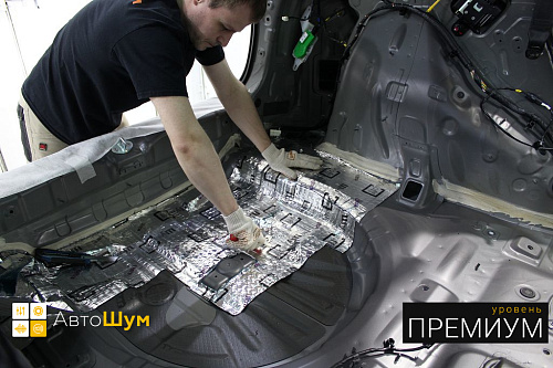 Клеим Шумофф Black Joker в багажник Хендай Туссан