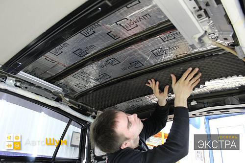 Клеим ШУмофф Absorber А15 вторым слоем на крышу Субару ХВ