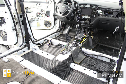 Шумоизоляция пола Джили Эмгранд