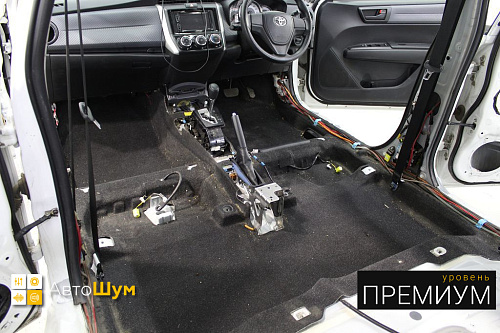 Чистый ковер Тойота Филдер