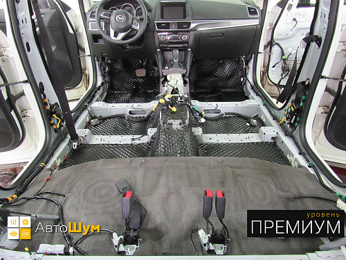 Клеим Герметон 7 на пол Мазды Сх 5.