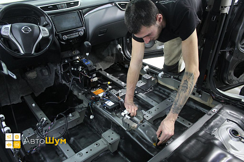 Клеим Шумопоглотитель на пол Ниссан Кашкай Джи11