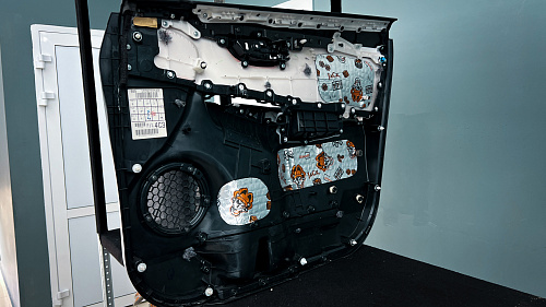 Виброизоляция дверной обшивки Лексус НХ