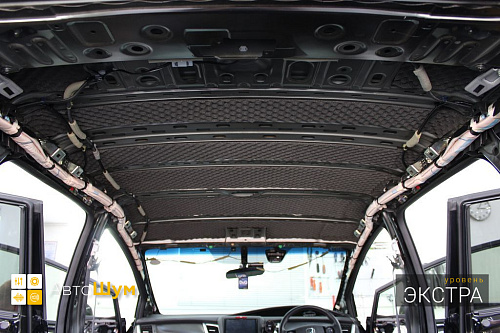 Клеим шумопоглотитель на крышу Хонда Джейд