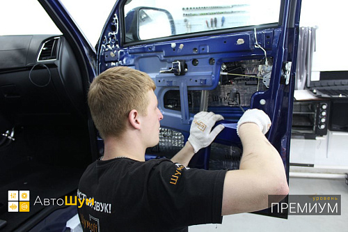 Клеим виброизоляцию внутрь двери УАЗ Патриот