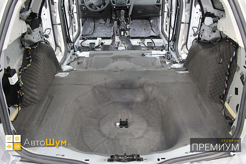 Клеим шумоизоляцию в багажник Форд Фокус