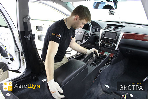 Разбираем салон Тойоты Камри 55
