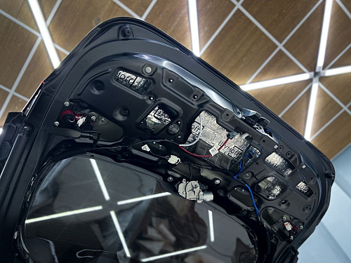 Виброизоляция пятой двери Хёндай Санте Фе