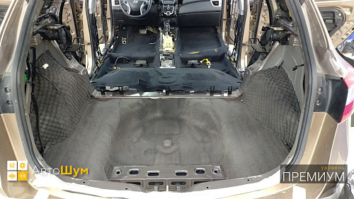 Клеим шумоизоляцию в багажник Хендай Ай 30