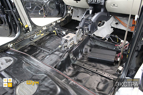 Шумоизоляция пола Митсубиси Аутледер ХЛ