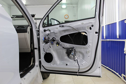 Шумо и теплоизоляция двери Фольксваген Тигуан