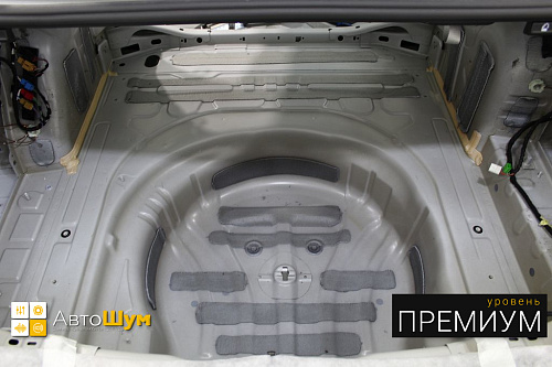 Штатная шумоизоляция багажника Фольксваген Пассат.