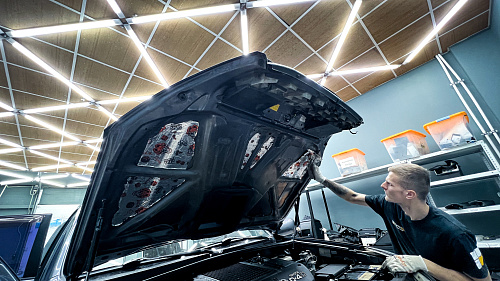 Виброизоляция капота Тойота Ленд Крузер Прадо 120