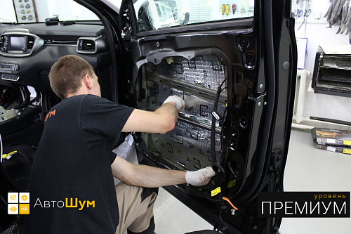 Клеим виброизоляцию внутрь двери Киа Соренто Прайм