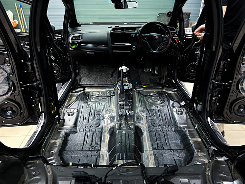 Разобранный пол Хонда Фит