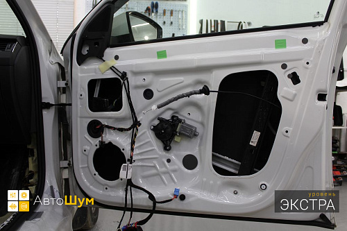 Шумо и теплоизоляция двери Шкоды Октавии