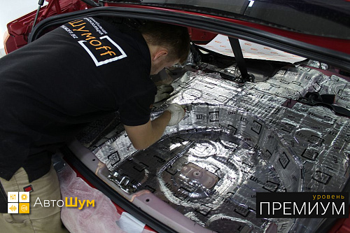 Клеим виброизоляцию на дно багажника Митсубиси Лансер