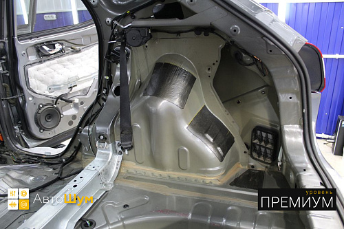 Штатная шумоизоляция арок Ниссан Кашкай