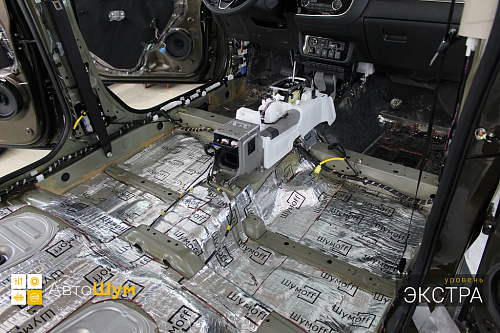 Виброизоляция пола Митсубиси Аутледер.