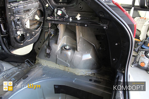 Заводская виброизоляция на арках Лада ИКС РЕЙ