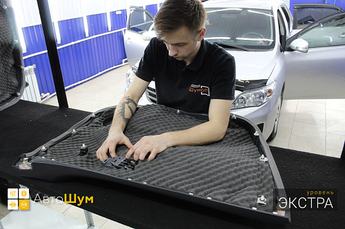 Оклеиваем шумопоглотителем обшивку двери Тойота Королла E150