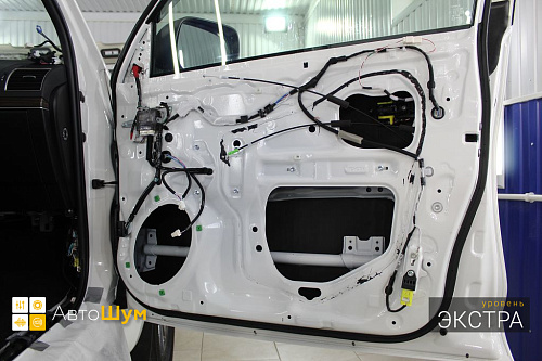 Шумо и теплоизоляция двери Тойоты Ленд Крузер Прадо 150