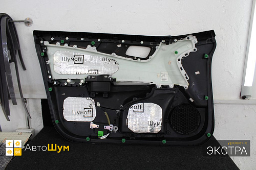 Оклеиваем виброизоляцией обшивку двери Хонда Джейд