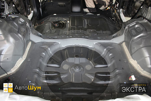 Штатная шумоизоляция багажника Хендай Икс 35