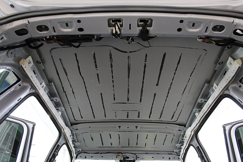 Демонтаж штатной шумоизоляции крыши Фольксваген Тигуан.