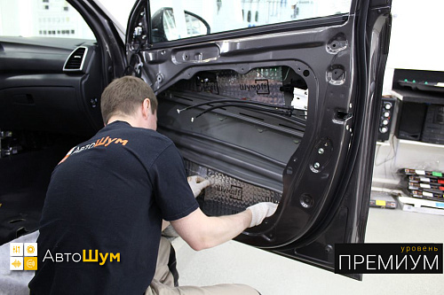 Клеим виброизоляцию внутрь двери Хендай Туссан