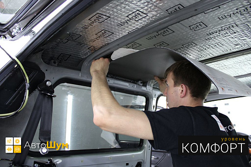 Клеим Шумофф М2 первым слоем на крышу Нивы 2121