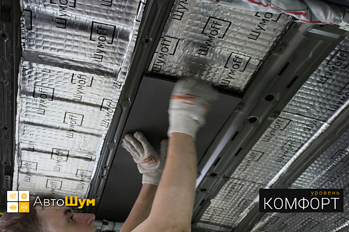 Клеим шумофф Base 8 вторым слоем на крышу Митсубиси Аутлендер GF.