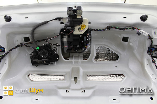 Виброизоляция крышки багажника Фолксваген Пассат.