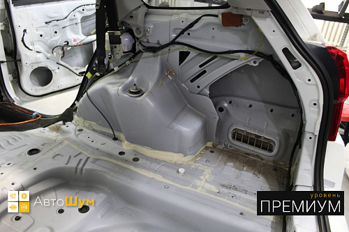 Штатная шумоизоляция арок Тойота Филдер