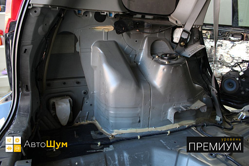 Штатная шумоизоляция арок Ниссан Х Трейл