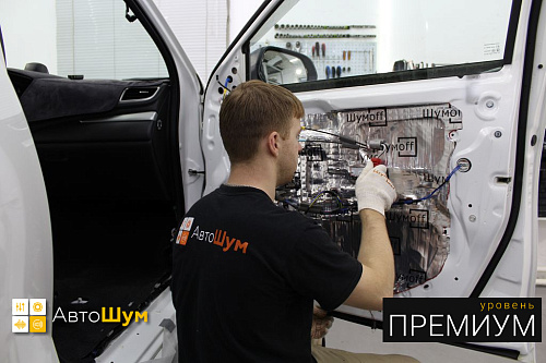 Оклеиваем технологические отверстия виброизоляцией на Митсубиси Паджеро Спорт