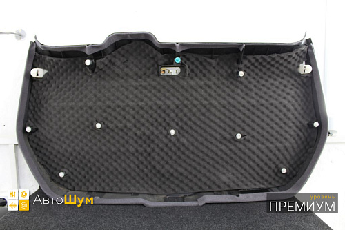 Шумоизоляция обшивки пятой двери Ниссан Х-Трейл Т31