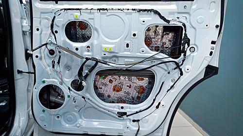 Виброизоляция дверей Тойота Секвоя