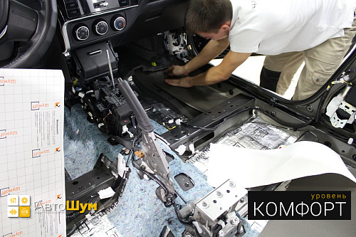 Клеим Шумофф Base 4 на пол Тойоты Короллы.