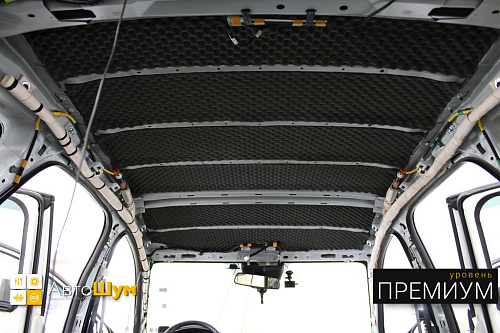 Шумоизоляция крыши Мазды СХ5.