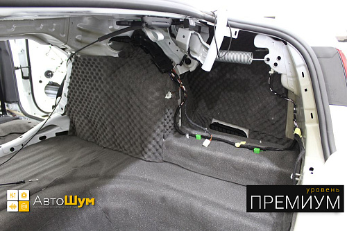 Клеим Шумофф Absorber А15 на арки в багажнике Фольксваген Пассат.