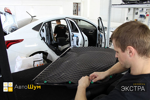 Оклеиваем шумопоглотителем обшивку двери Хендай Солярис