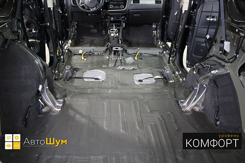 Клеим Шумофф Base 4 на дно багажника Митсубиси Аутлендер GF.