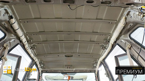 Штатная шумоизоляция крыши Сузуки Гранд Витары.