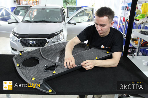 Оклеиваем шумопоглотителем дверную обшивку Датсун Он До