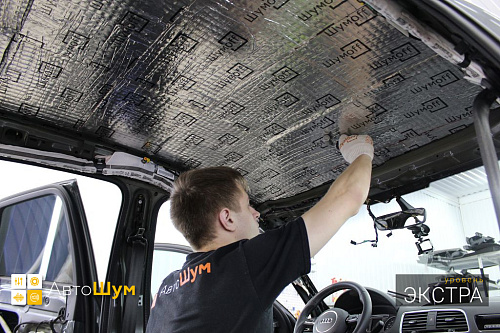 Клеим виброизоляцию на крышу Ауди Ку3