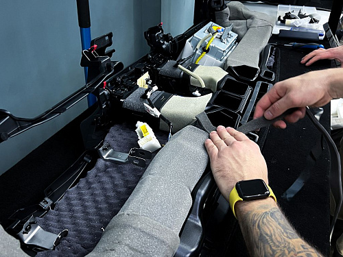 Шумоизоляция корпуса панели Тойота Фортунер