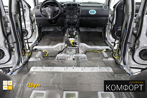 Шумофф Base 4 на полу Сузуки Гранд Витары.